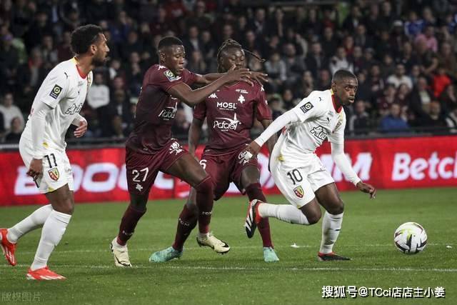 文班30+10帽马刺大胜 杜兰特43分太阳不敌活塞