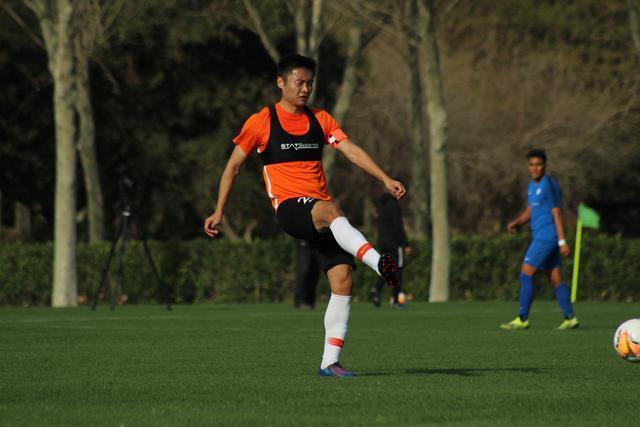 英超-B费点射迪亚洛绝杀 曼联2-1逆转曼城